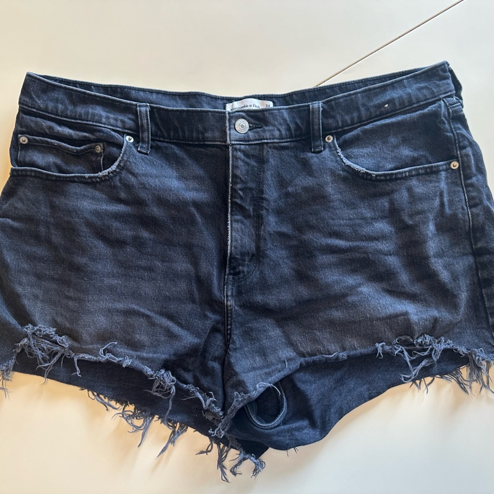 Abercrombie size 34 Mom Short.
